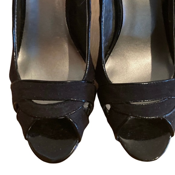 Guess Black Patent Leather Suede Peep Toe Heels Size 8 👠 - Picture 7 of 15